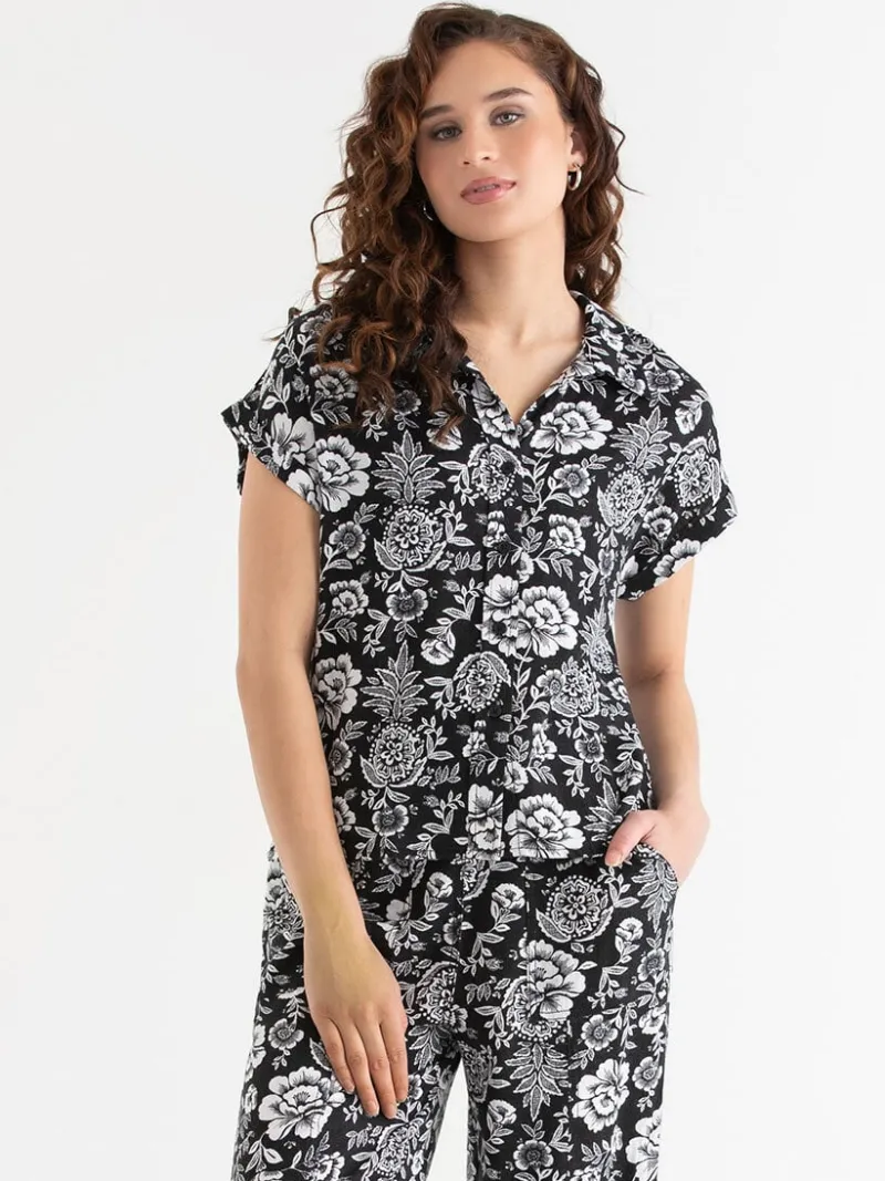 classic_fit_linen_button__0-3.webp Ricki's Tees & Tanks*Classic Fit Linen Button Up Top