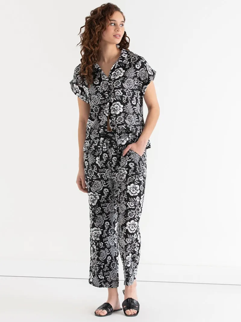 classic_fit_linen_button__4-3.webp Ricki's Tees & Tanks*Classic Fit Linen Button Up Top