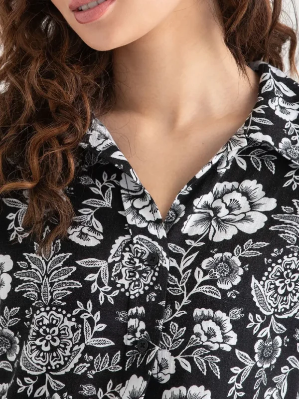 Ricki's Tees & Tanks*Classic Fit Linen Button Up Top