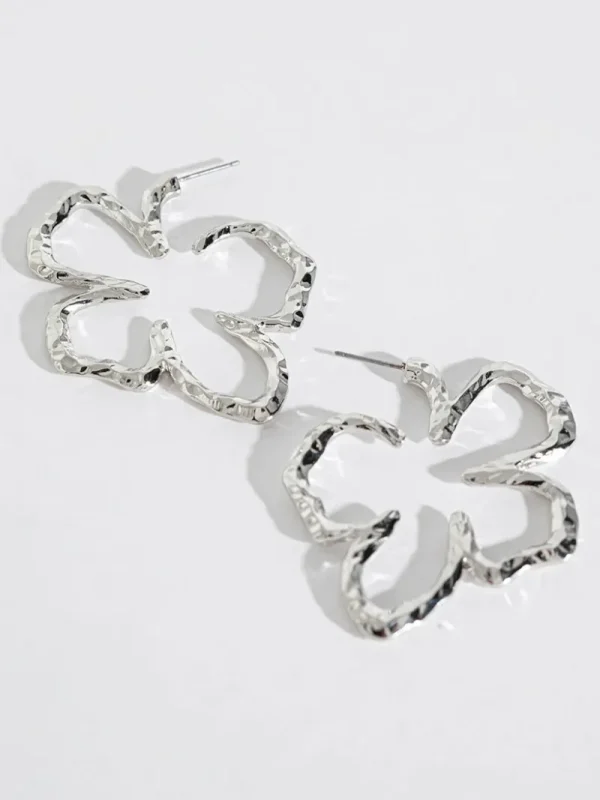 Ricki's Earrings*Hollow Flower Earrings