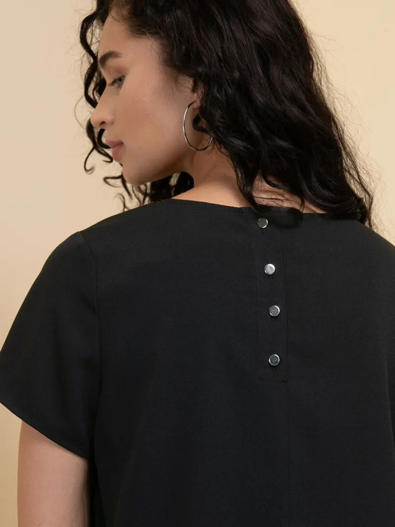 lydia_short_sleeve_backbu_3-1.webp Ricki's Shirts & Blouses*Lydia Short Sleeve Back-Button Blouse