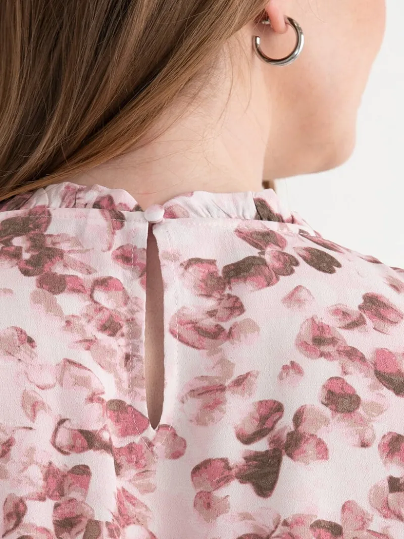 ruffle_neck_pinktuck_blou_1-1.webp Ricki's Shirts & Blouses*Ruffle Neck Pinktuck Blouse