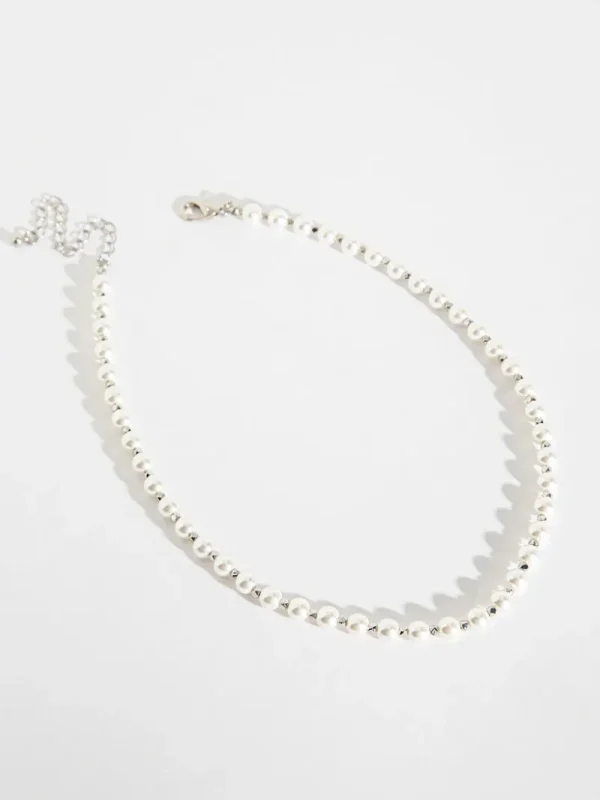 Ricki's Necklaces*Short Pearl & Metal Necklace