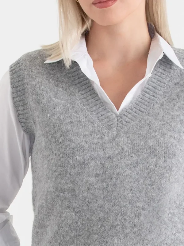 Ricki's Sweaters & Cardigans*V-Neck Sweater Vest