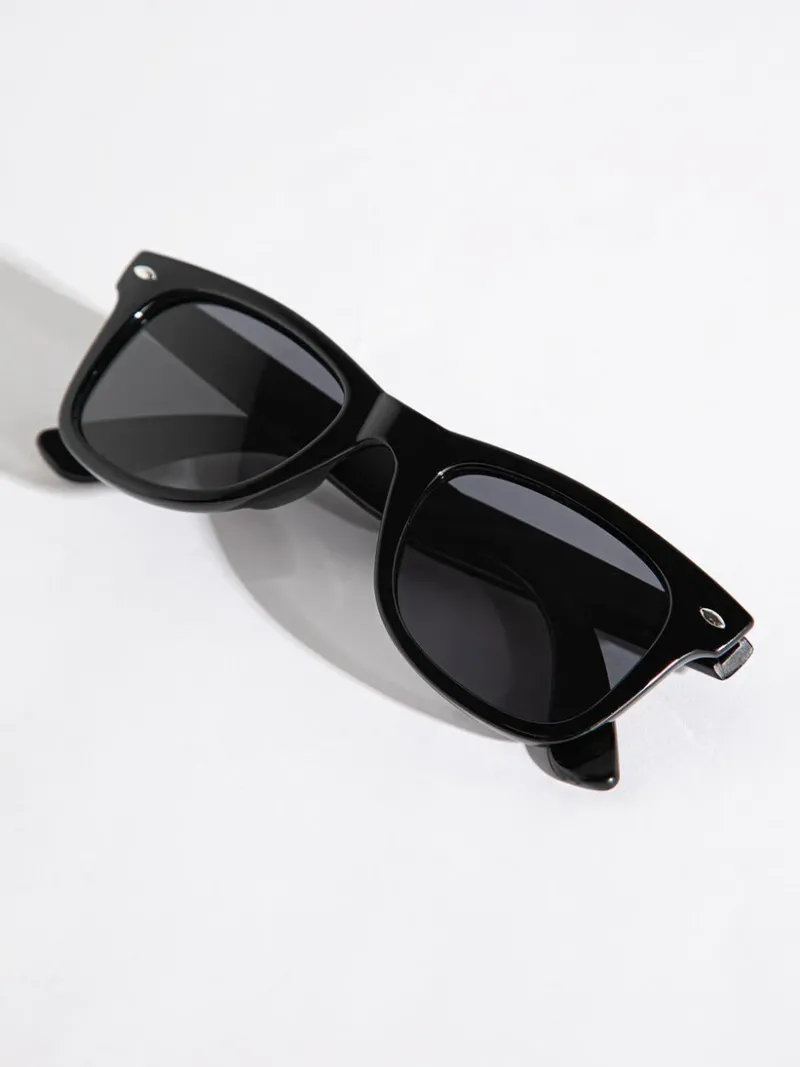 wayfarer_frame_sunglasses_0-1.webp Ricki's Sunglasses*Wayfarer Frame Sunglasses with Case